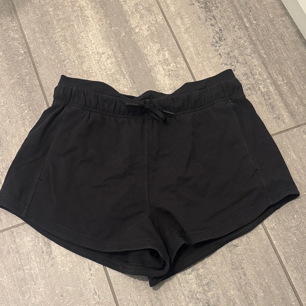 Lululemon black shorts